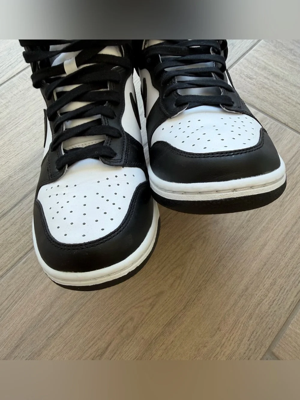 Nike Dunk High women’s sneaker shoe sz 8 black white